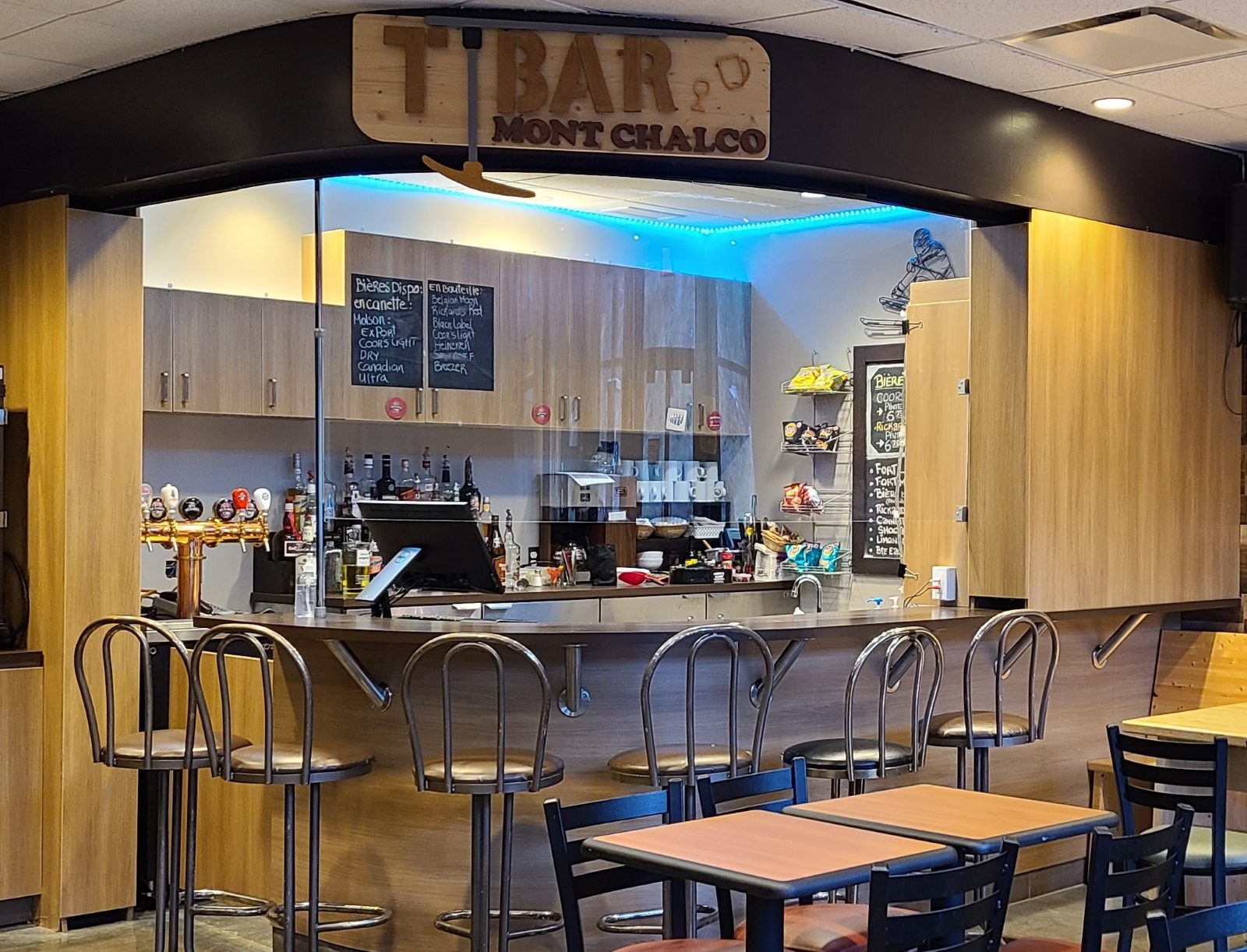 Préposé(e) restaurant/bar
